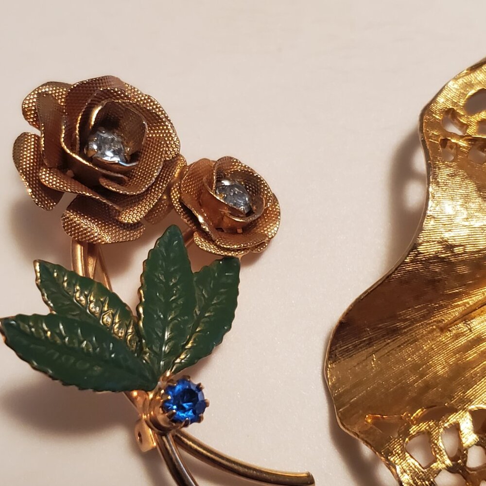 8 Pins or Brooches, items # A-1194-1201, wt.  105 grams. - Picture 3 of 15